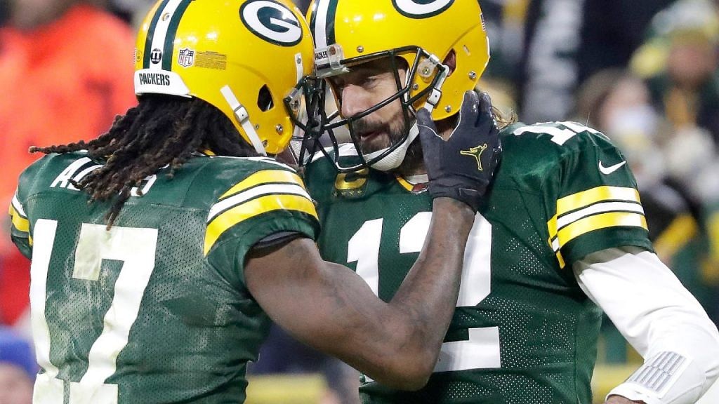 Davante Adams Doing Aaron Rodgers Iconic Belt Celebration During Pro