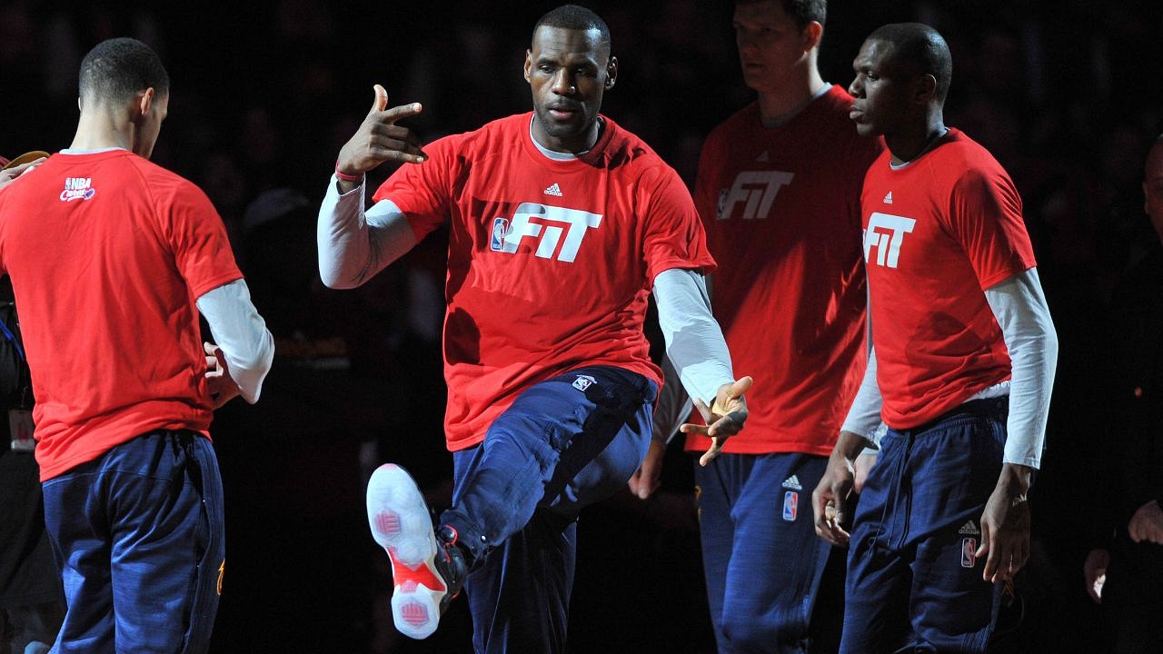 Lebron James Even Has A Handshake With The Photographer Nba Twitter