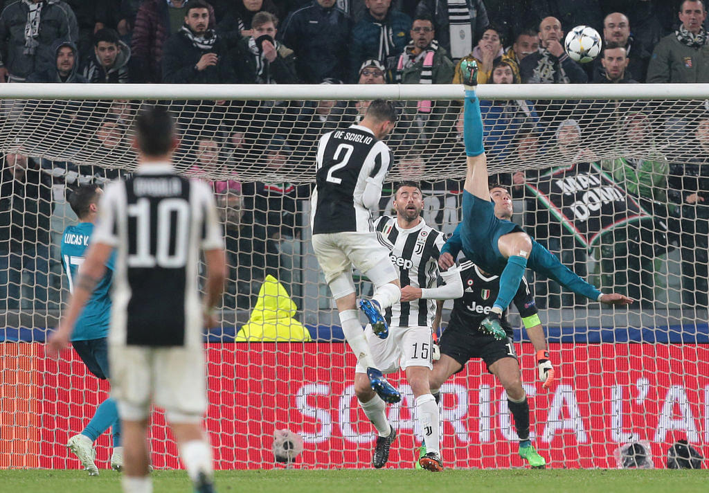 Buffon's reaction to Ronaldo's overhead kick