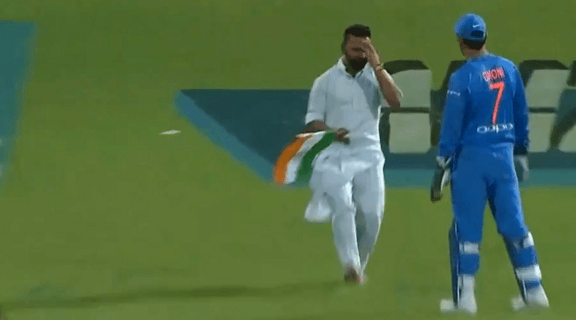 MS Dhoni prevents the Indian flag