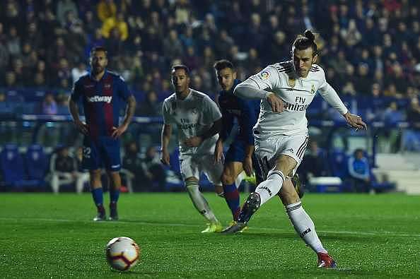 Bale explains 'WM' goal celebration & why Spurs team-mate Lucas refuses to  get involved