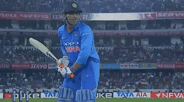 Twitter reactions on MS Dhoni not using Spartan bat