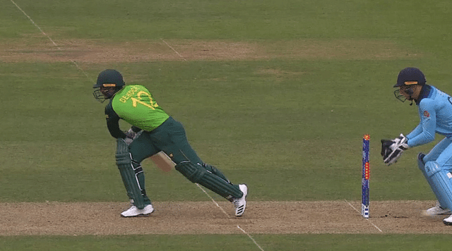 WATCH: Quinton de Kock gets reprieve as bails don't fall off during England vs South Africa World Cup match