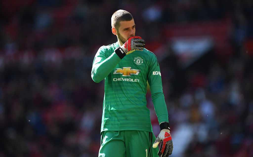 David De Gea: PSG make offer to replace Buffon with Manchester United star