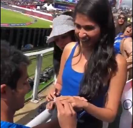 WATCH: Indian fan proposes his girlfriend during India vs Pakistan 2019 World Cup match