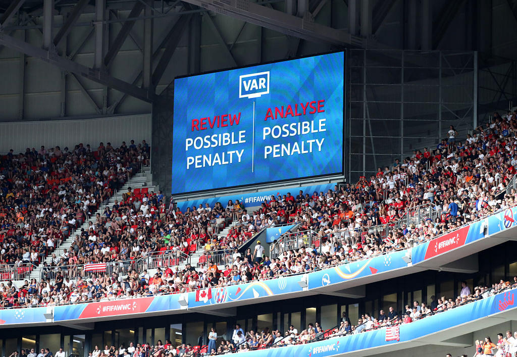 Referee's chief in England to take steps to prevent VAR to spoil Premier league games