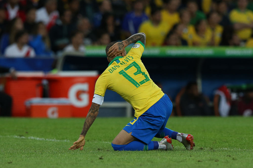 Dani Alves pleads with Social Media to help him find a new club - The ...