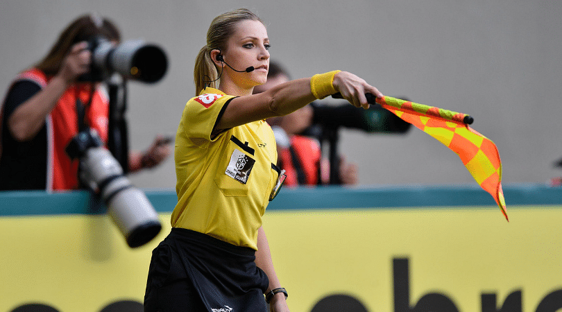 Watch: Referee Fernanda Colombo trolls player with a handkerchief