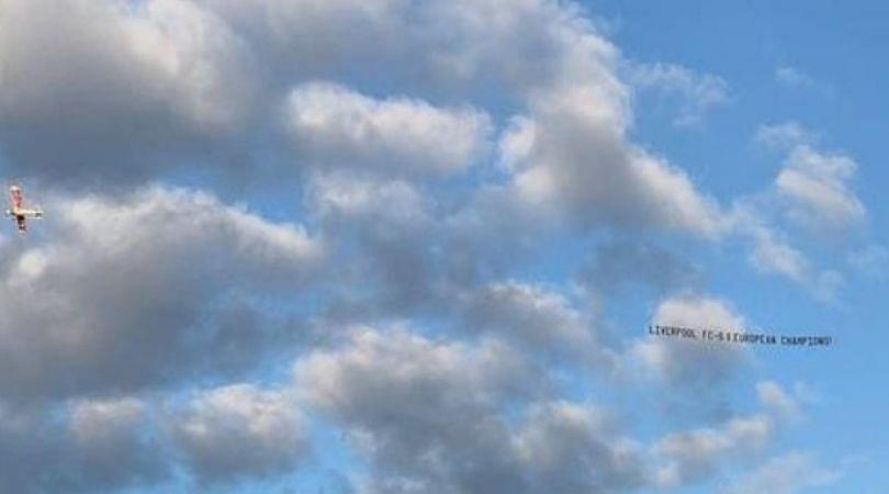 Liverpool fans gatecrash Manchester United training session with a message