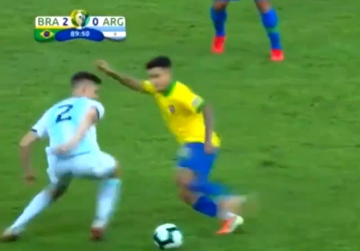 Juan Foyth makes humiliating move on Philippe Coutinho during Copa America semi-final match