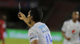 Football player gets knife hurled at him during a match in Columbia.
