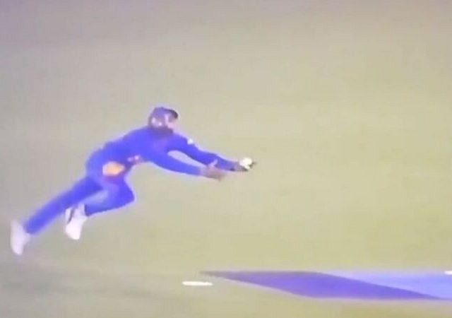 Virat Kohli catch vs South Africa: Watch Indian captain grabs splendid athletic catch to dismiss Quinton de Kock