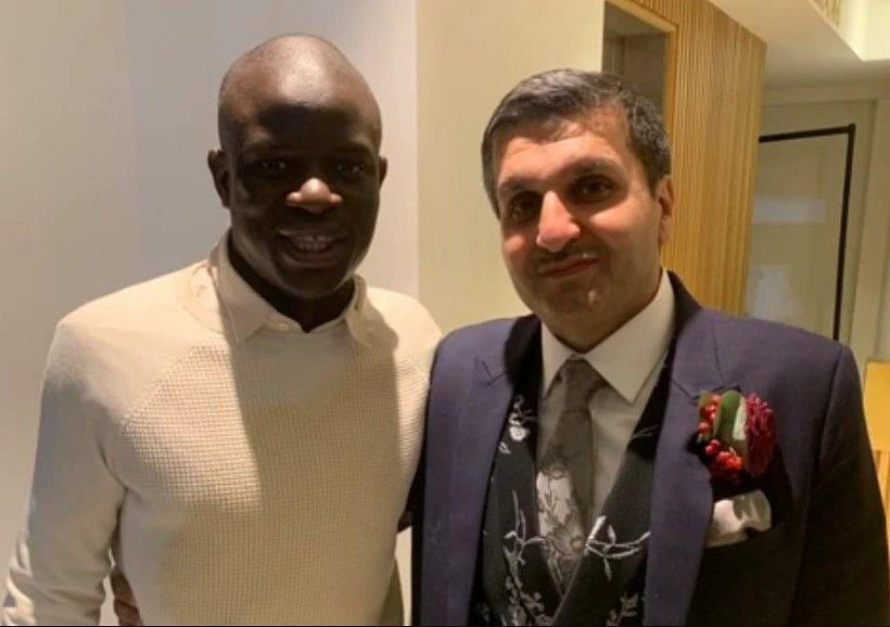 Liverpool fan tries to convince N'Golo Kante to join the Reds at a wedding and his reaction is adorable
