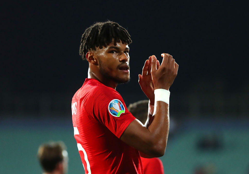 Tyrone Mings asks official “Can you hear that?”, while Bulgarian racist fans throw Nazi Salutes in the crowd