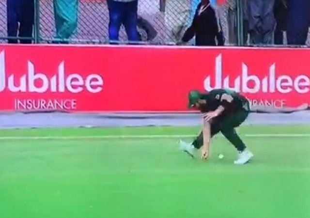 Pakistan sloppy fielding vs Sri Lanka: Watch three Pakistani fielders commit blunders as Sri Lanka get four overthrows