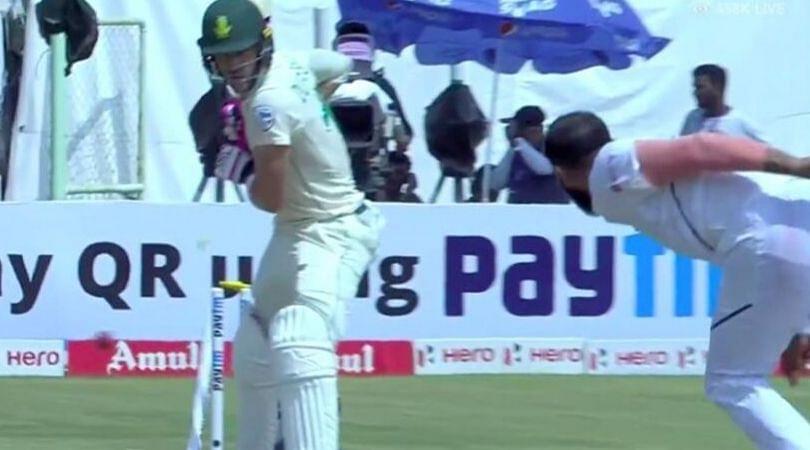 WATCH: Faf du Plessis shoulders arms to Mohammed Shami; off-stump flies in the air