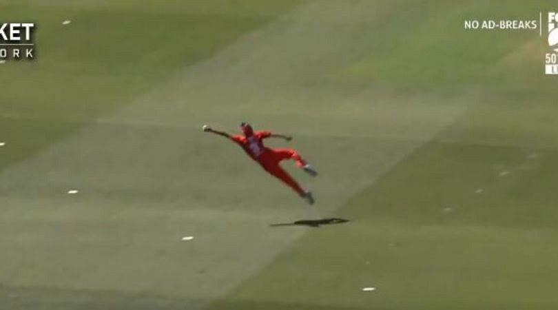 Cameron Valente grabs sensational catch from Peter Handscomb's shot