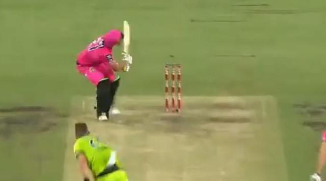 Sixers vs Thunder Super Over: Watch Moises Henriques hits peculiar six off Chris Morris in BBL 2019