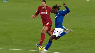 Virgil Van hilariously shouted at Moise Kean to put him off his game during the Merseyside derby