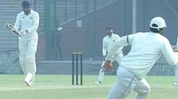 WATCH: Kulwant Khejroliya breaks Wasim Jaffer's bat into two pieces in Ranji Trophy