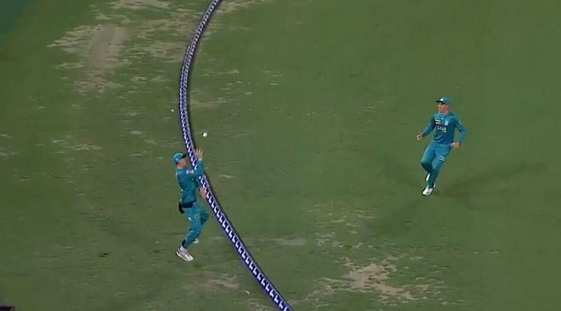 WATCH: Matt Renshaw and Tom Banton grab unthinkable catch to dismiss Matthew Wade in BBL 2019-20