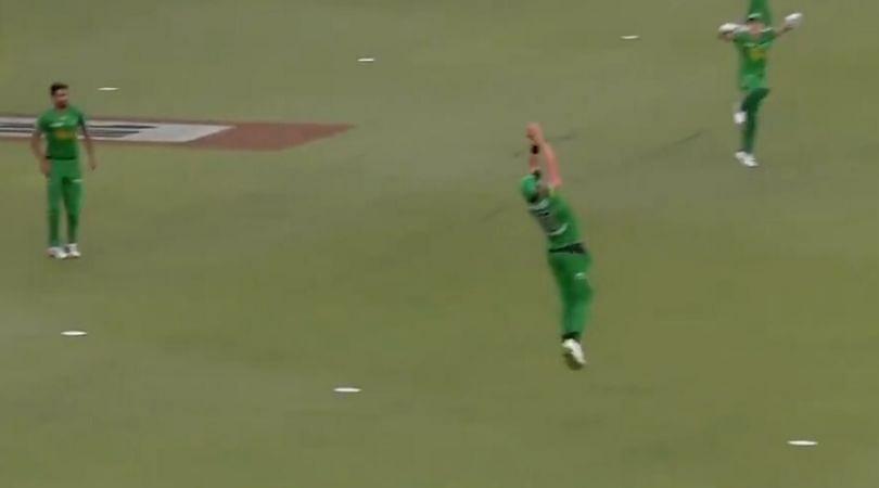 WATCH: Daniel Worrall grab spectacular catch to dismiss Mitchell Marsh in BBL 2019-20