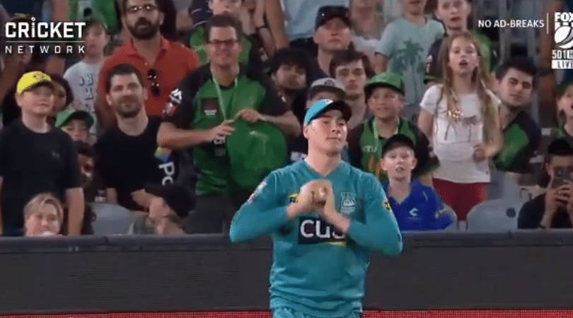 Young Brisbane Heat fan hilariously celebrates Matt Renshaw catch by flipping the bird