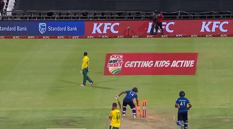 WATCH: Asad Gunaratne hilariously grabs stumps before winning Cape Town T20I vs South Africa