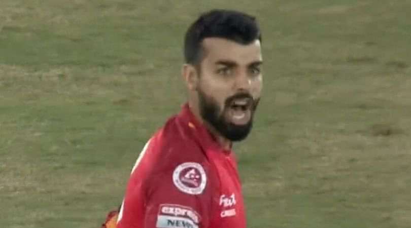 WATCH: Shadab Khan blusters Rizwan Hussain for not throwing at striker's end in PSL 2020