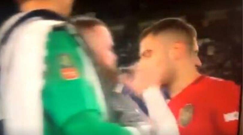 Wayne Rooney slaps Andres Pereira after last night match; Manchester United fans thank him for it