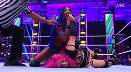 Asuka vs Sasha Banks The Boss wins the Raw Women’s Championship to become 2 Belt Banks
