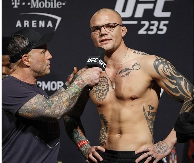 "Conor McGregor will never be one of us again and it drives him absolutely crazy!" - UFC light-heavyweight fighter Anthony Smith gets honest about the Notorious
