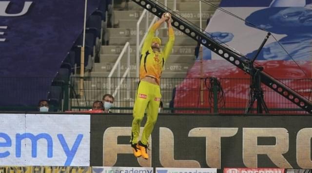 Faf du Plessis catches vs Mumbai Indians: CSK fielder grabs terrific boundary catches to dismiss Saurabh Tiwary and Hardik Pandya