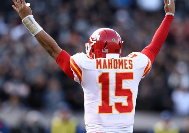 "Patrick Mahomes is ridiculous": Watch Mahomes Deliver Insane Pass in NFL Week 3