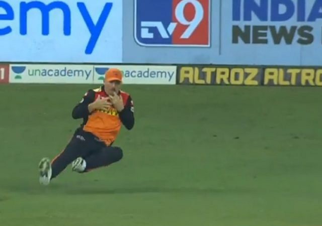 David Warner catch vs Rajasthan Royals: SRH captain grabs brilliant juggling catch to dismiss Riyan Parag in IPL 2020