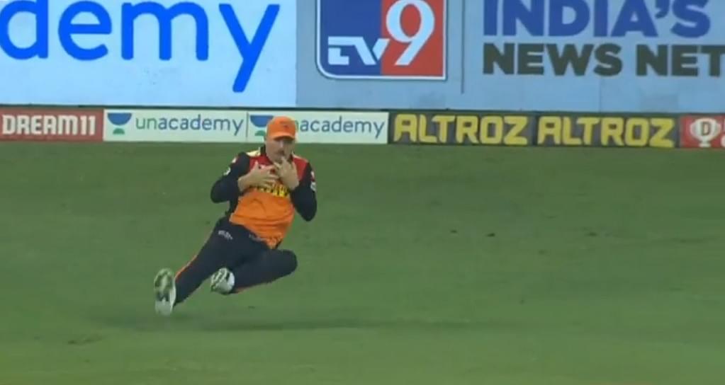 David Warner catch vs Rajasthan Royals: SRH captain grabs brilliant juggling catch to dismiss Riyan Parag in IPL 2020