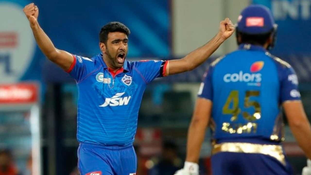 Why are Delhi Capitals players wearing black armbands in today’s IPL