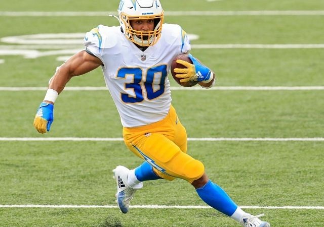 NFL Running Back Austin Eckler Announces Return To NFL On Twitch Stream, Twitch Roasts Adam Schefter