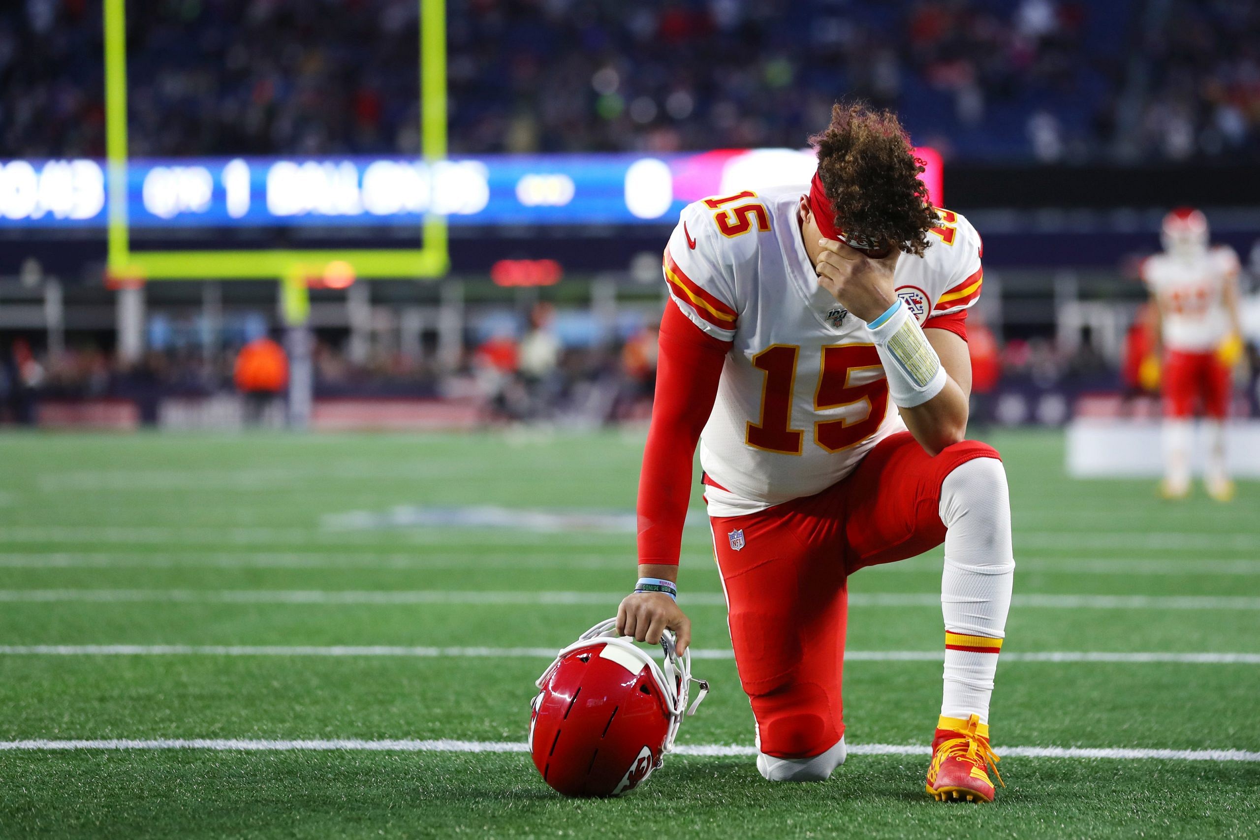 patrick mahomes underhand throw