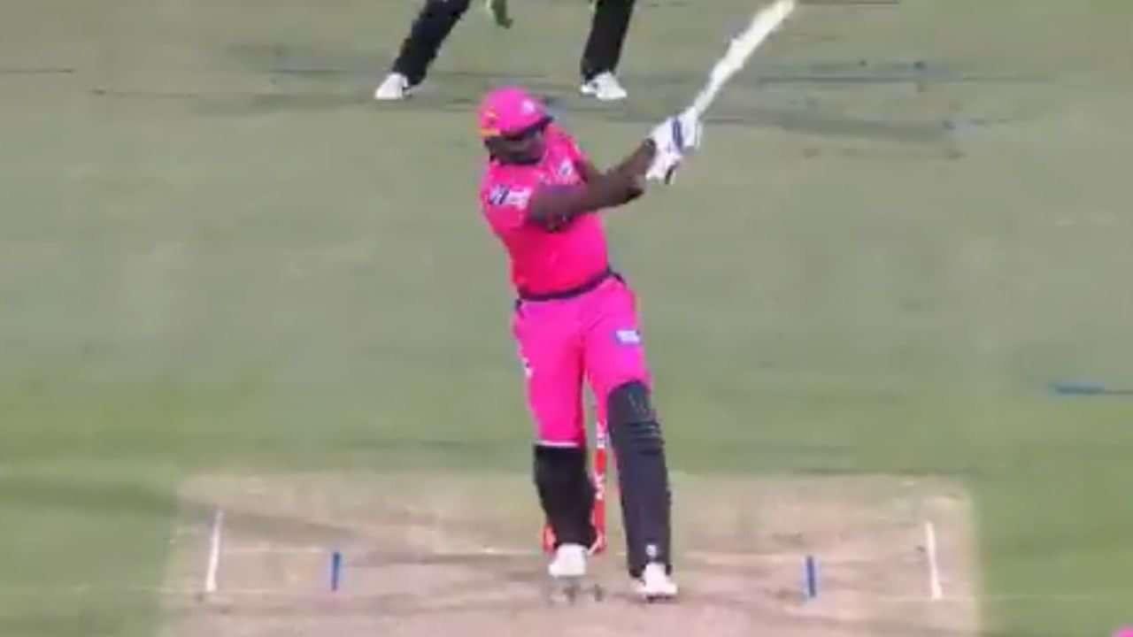 Jason Holder Watch Sydney Sixers allrounder hits firstball six on