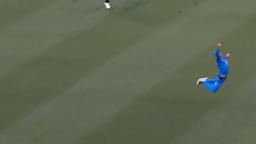 Jake Weatherald catch today: Watch Strikers batsman grabs fantastic diving catch to dismiss Alex Ross in BBL 10