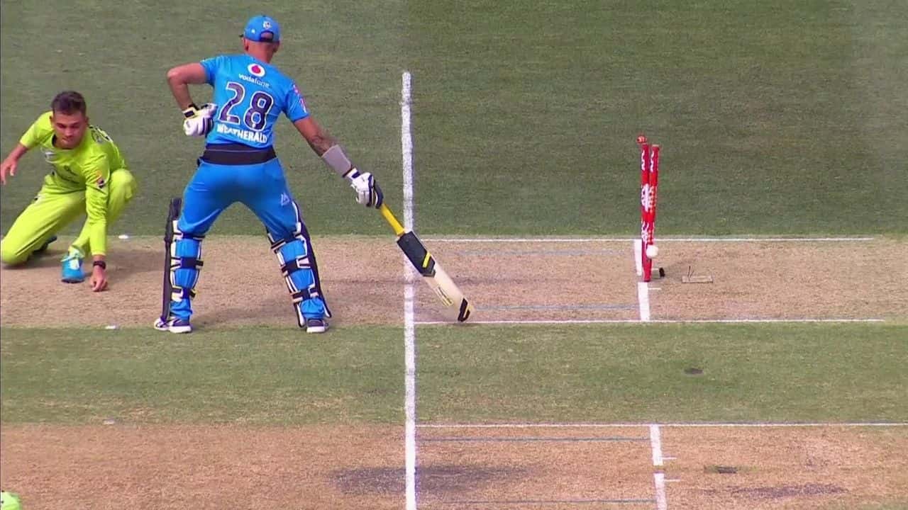 Jake Weatherald Strikers batsman gets runout on both ends in bizarre