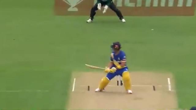 Super Smash Cricket: Neil Broom reverse ramps Blair Tickner to hit jaw-dropping six in Otago vs Central Districts match