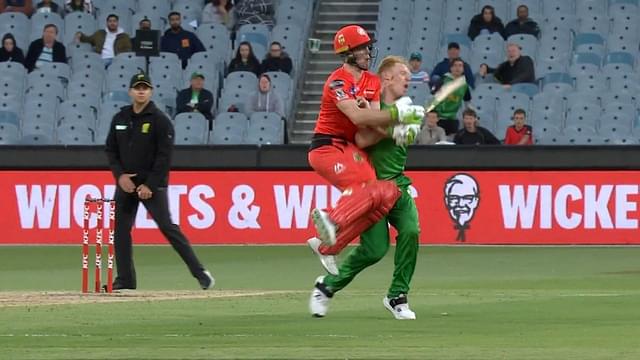 Sam Harper collision: Watch Renegades wicket-keeper batsman crashes into Stars pacer at the MCG