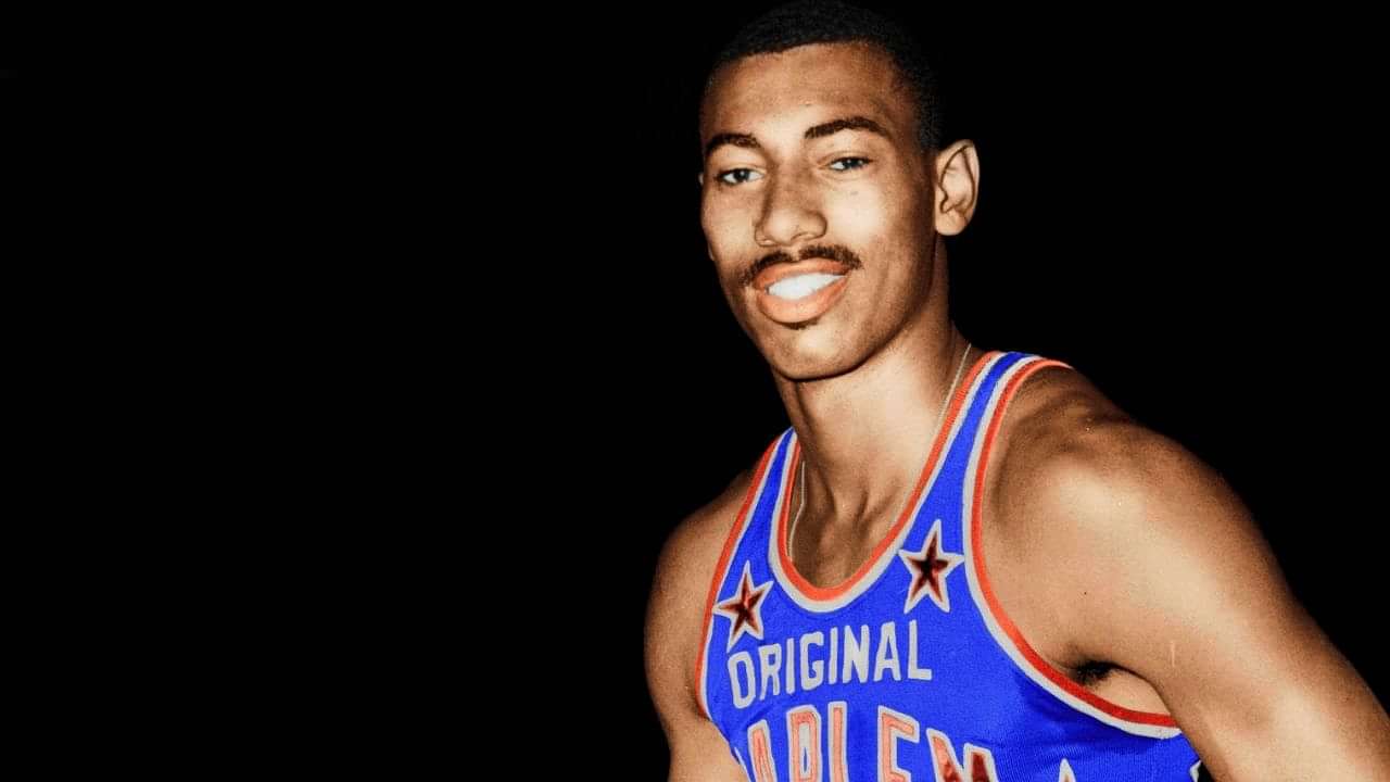 “Wilt Chamberlain made $65,000 before playing a second of NBA basketball”: Warriors legend had the richest contract in basketball history as a Harlem Globetrotter