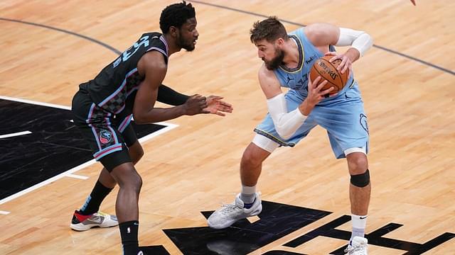 'That was a dangerous play': Jonas Valanciunas pulls down Chimezie Metu's leg after getting dunked on during Grizzlies' game against the Kings