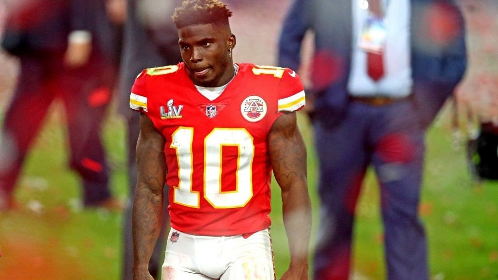 “Once I sign, I’m signed” Tyreek Hill speaks up on the Chiefs asking