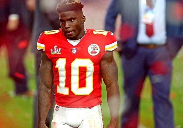 “Once I sign, I’m signed”: Tyreek Hill speaks up on the Chiefs asking him to restructure his contract for 2021