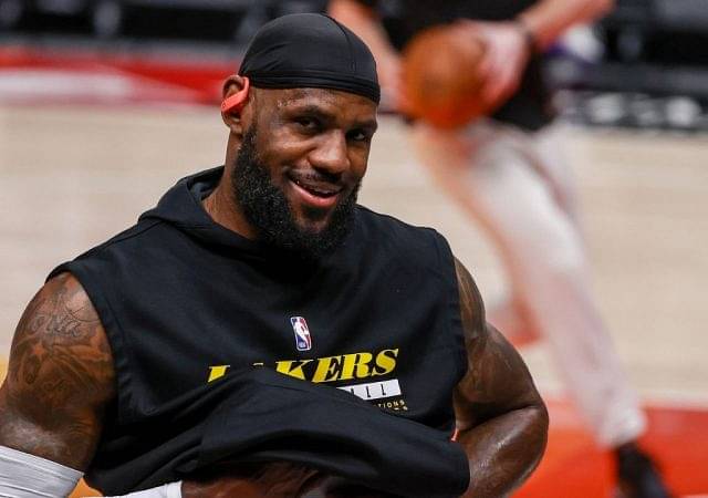 "LeBron James basketball card sells for $1.8 million": A rookie card of the Lakers from 2004 auctioned for a record fee