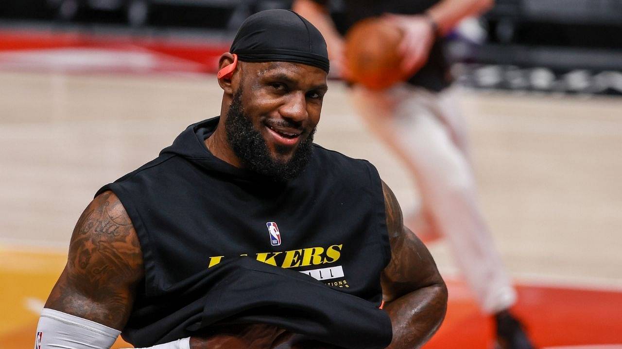 "LeBron James basketball card sells for $1.8 million": A rookie card of the Lakers from 2004 auctioned for a record fee